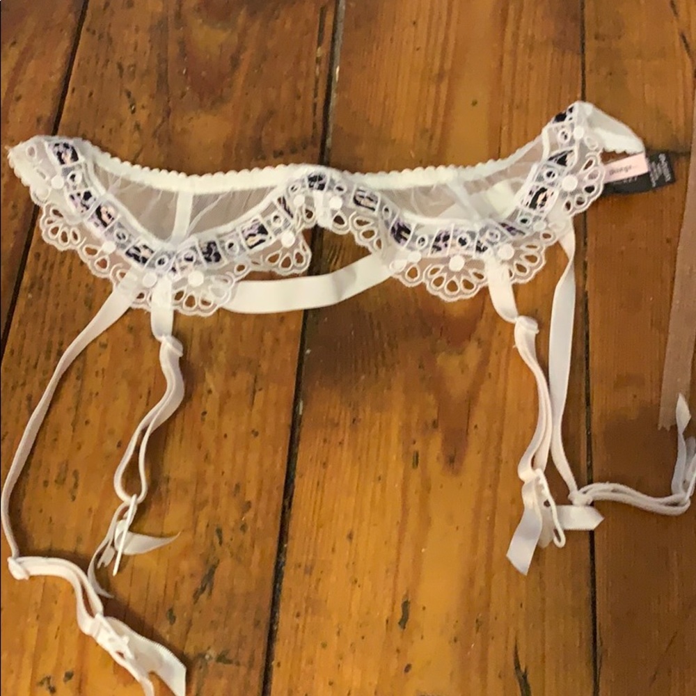 Victoria’s Secret white garter belt xs